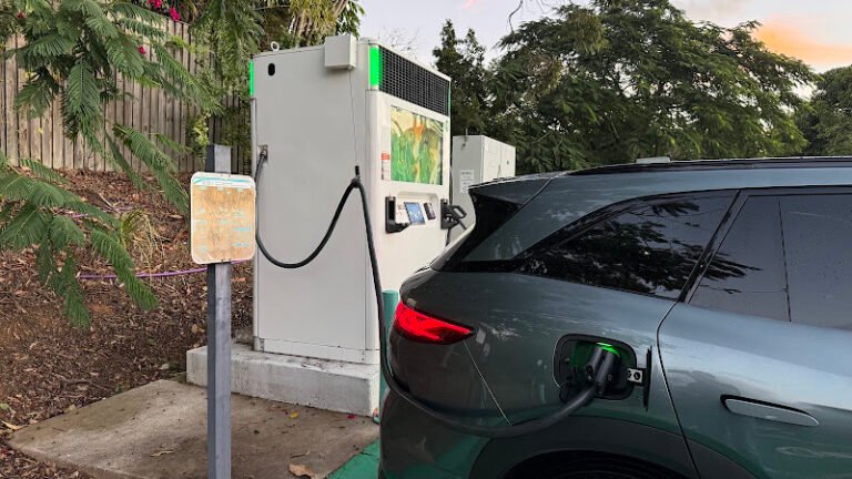 eLu Charging Station