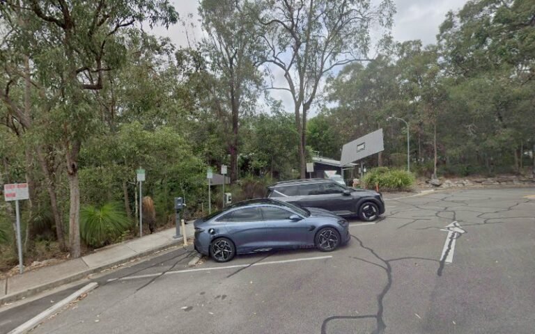 Exploren Charging Station