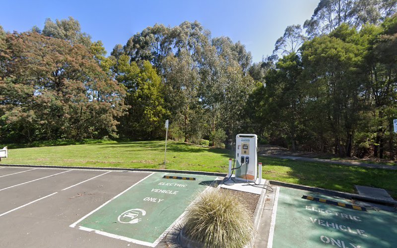 Fast EV charger in Foster