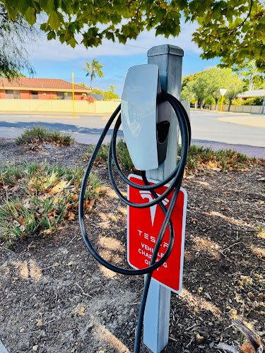 Tesla Destination Charger - view 4
