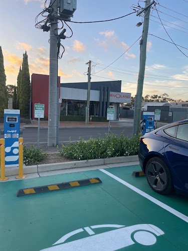 SolarHub Charging Station